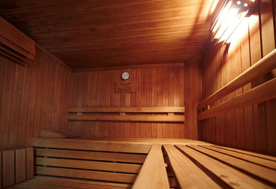 Entspannen Sie in der Sauna an Bord.