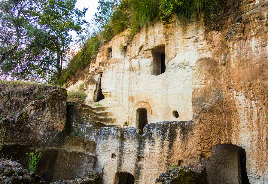 In Zungri sind die mittelalterlichen Höhlenwohnungen besonders interessant.