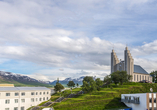 Besuchen Sie die Kirche von Akureyri und genießen Sie einen traumhaften Blick über die Stadt. 