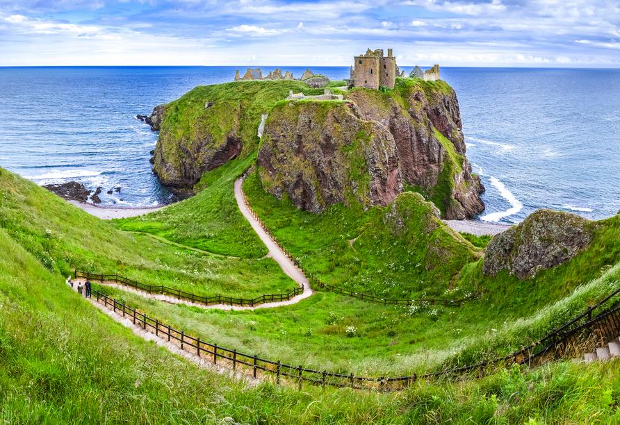 Das Dunnottar Casle ist eine der bekanntesten Sehenswürdigkeiten in der Region Aberdeen.