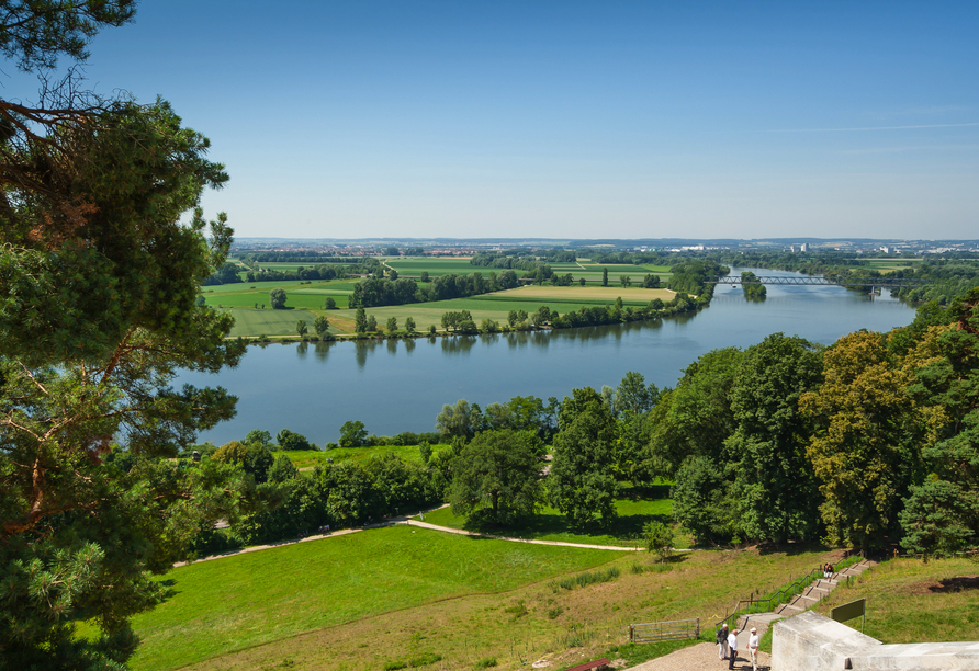 Ausblick auf die Donau von der Gedenkstätte Walhalla bei Regensburg