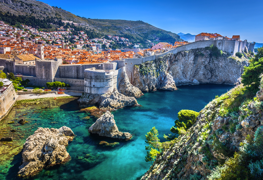 Freuen Sie sich auf ein umfangreiches Ausflugspaket, das Sie unter anderem nach Dubrovnik führt.