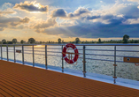Erleben Sie entspannte Stunden und tolle Aussichten auf dem Sonnendeck von LADY DILETTA.