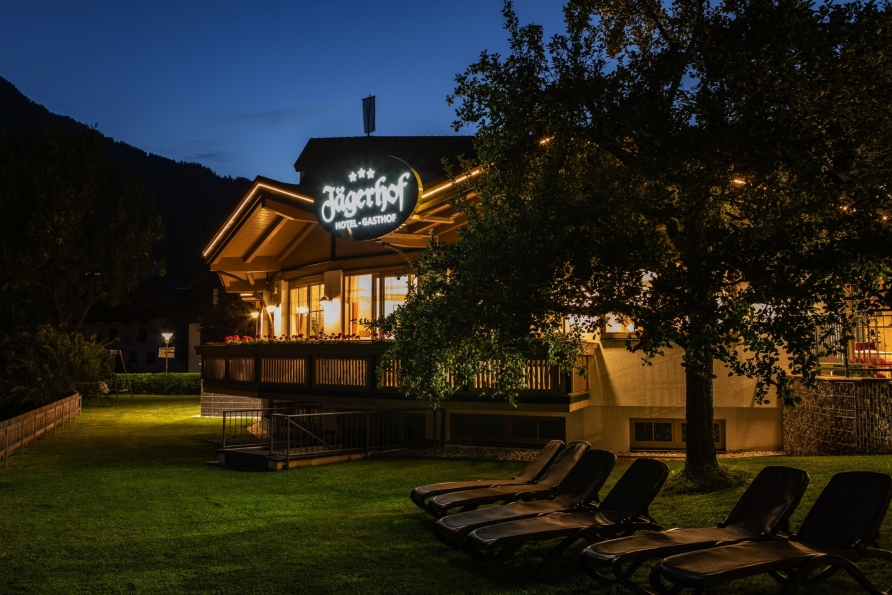 Außenansicht des Hotels Jägerhof in Oetz