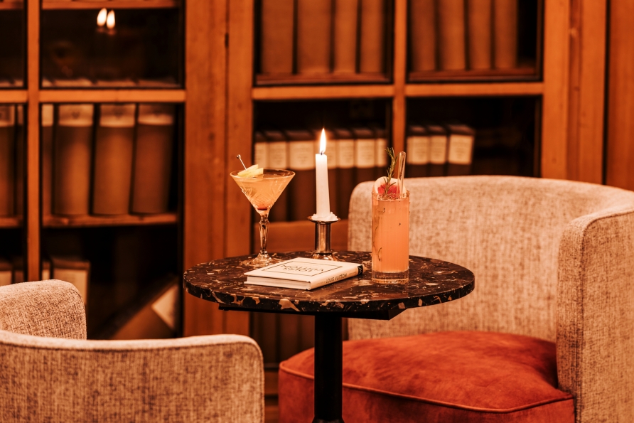Gönnen Sie sich einen entspannten Abend an der Bar!