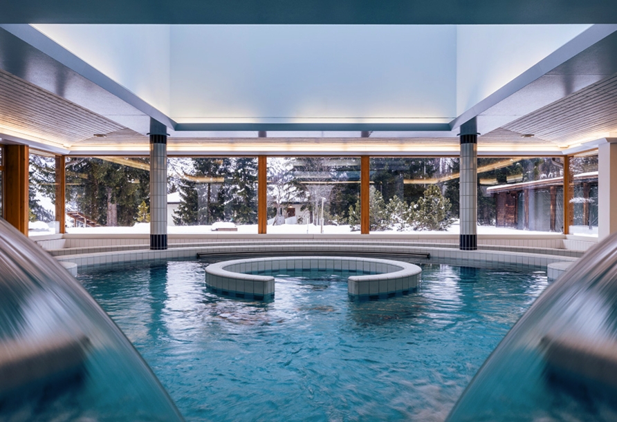 Das Hallenbad im Hotel Faern Arosa Altein
