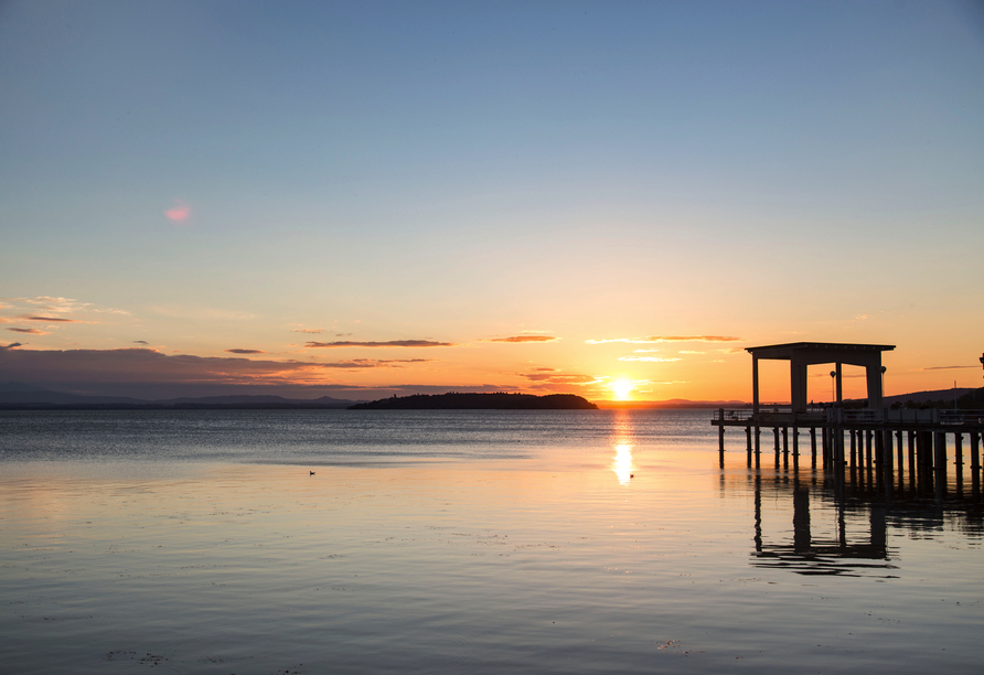 Freuen Sie sich auf unvergessliche Sonnenuntergänge am See.