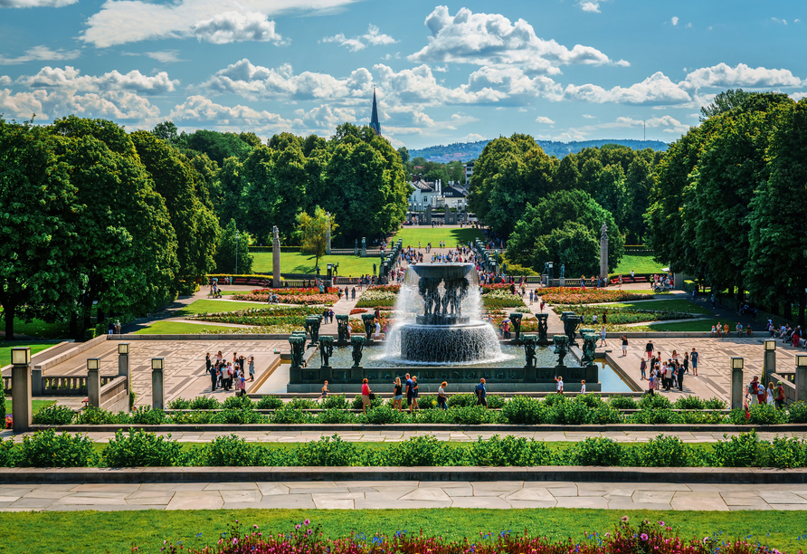 Ruhe und Kultur finden Sie im weltberühmten Vigeland Skulpturenpark in Oslo.