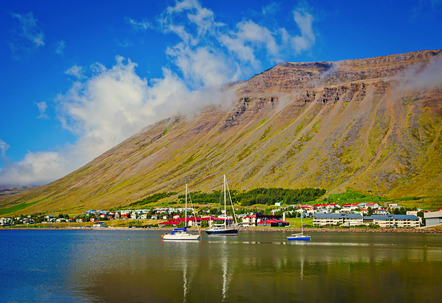 Bestaunen Sie die Landschaft bei Ísafjörður.