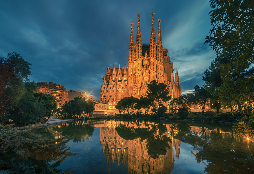 Die markante Basilika Sagrada Família ist das bekannteste Wahrzeichen Barcelonas. 