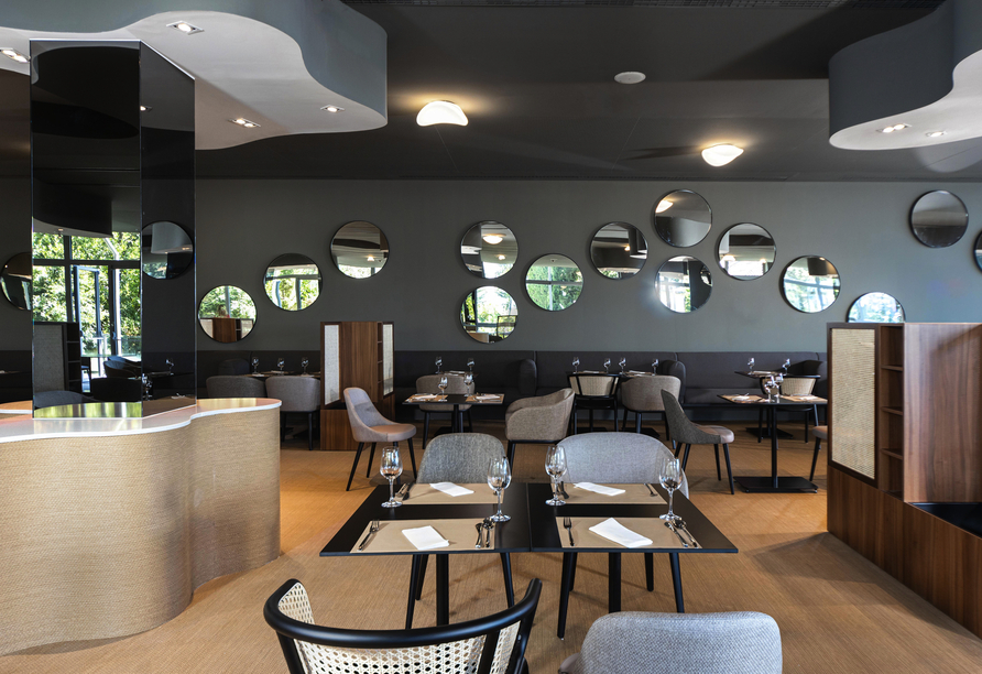 Das Restaurant erwartet Sie in einem modernen und zugleich edlen Ambiente.