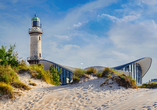 Bestaunen Sie den Leuchtturm von Warnemünde.