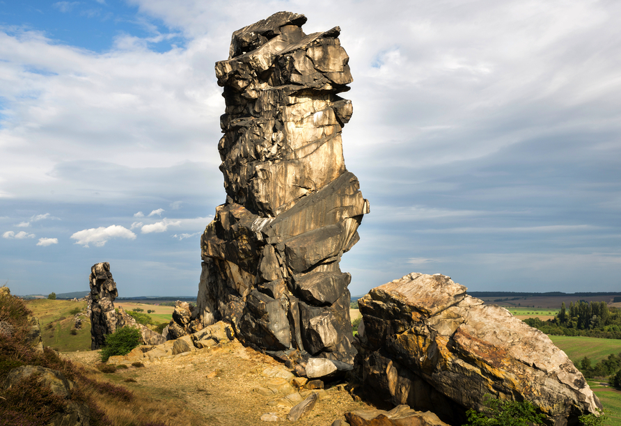 Die Teufelsmauer im Harz mit ihren bizarren Felsformatonen ist von Mythen und Legenden umrankt.