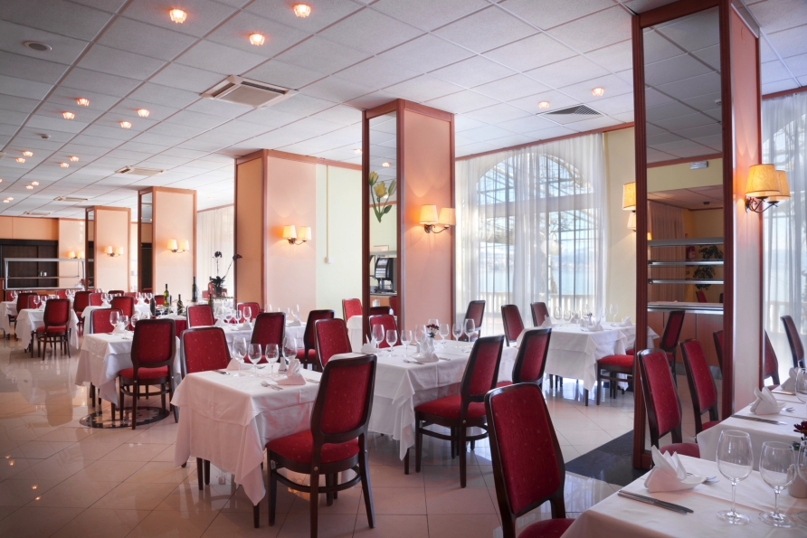 Lassen Sie sich im Restaurant während Ihres Aufenthalts kulinarisch verwöhnen.
