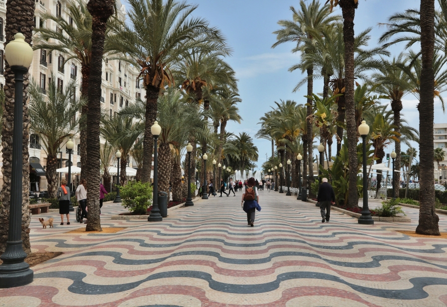 Die schöne Promenade Explanada de España ist eines der Wahrzeichen von Alicante.