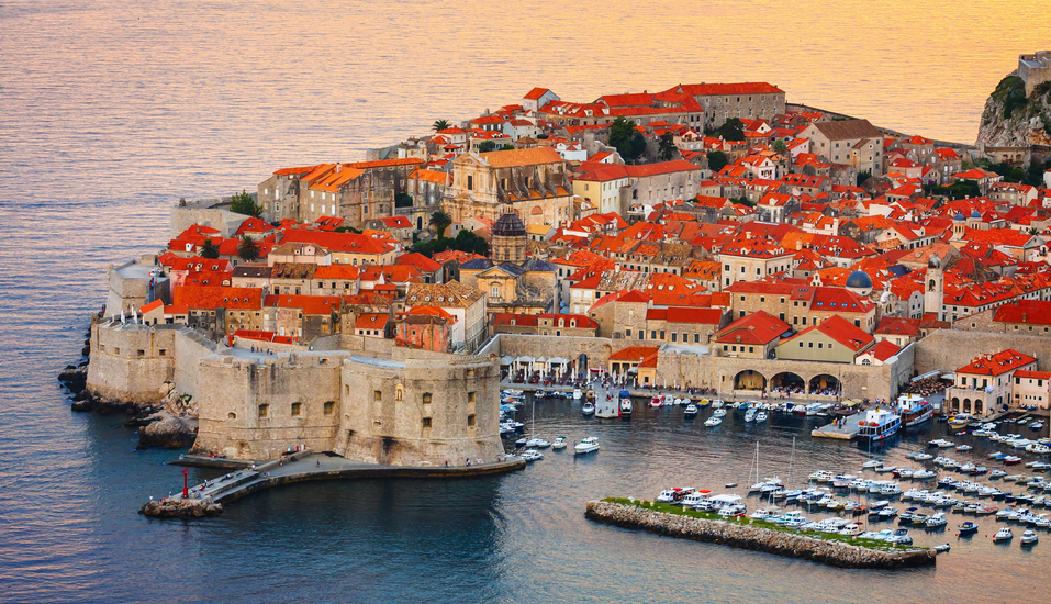 Die malerische Altstadt Dubrovniks ist nur eines von zahlreichen Highlights auf dieser Mittelmeer-Reise.