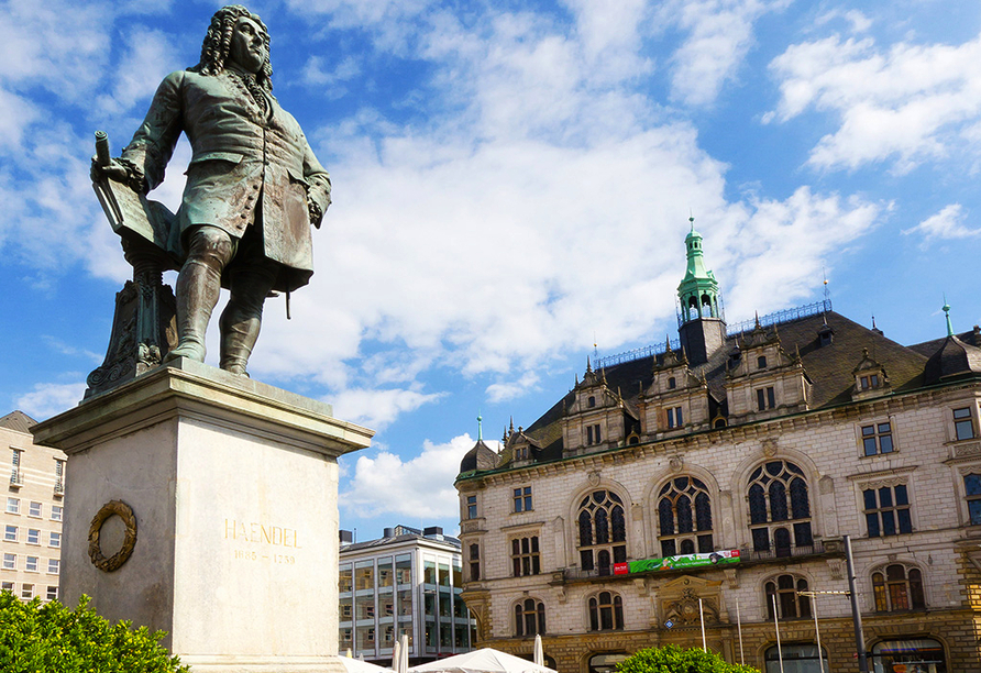 Freuen Sie sich in Halle auf viele Sehenswürdigkeiten, wie das Händel-Denkmal.