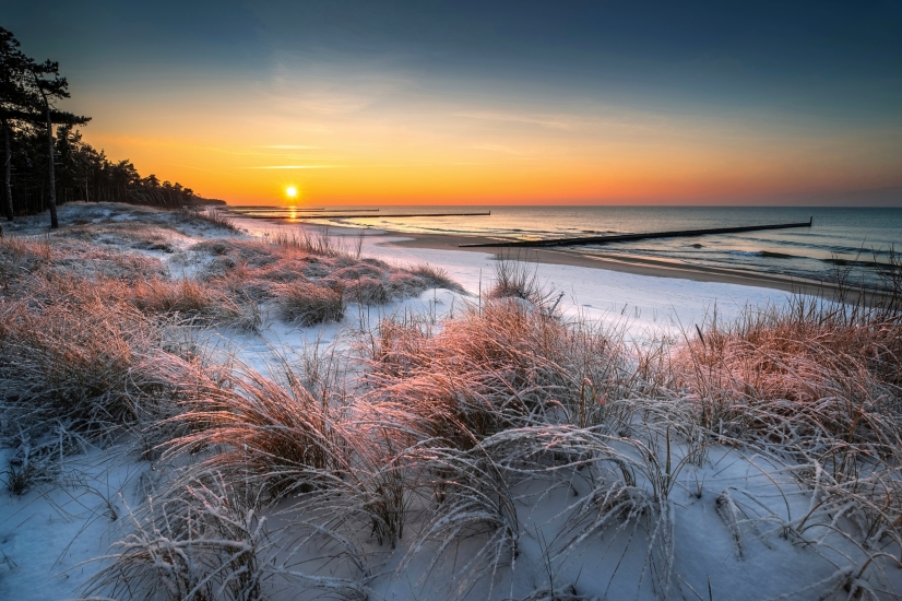 Die Polnische Ostsee verzaubert im Sommer wie im Winter.