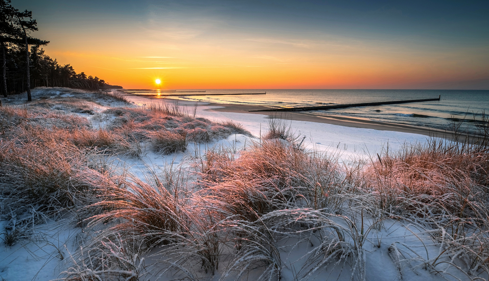 Die Polnische Ostsee verzaubert im Sommer wie im Winter.