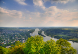 Der Blick auf den Rhein fasziniert von jedem Aussichtspunkt.
