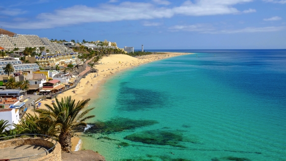 Ihr Urlaubsort Morro Jable begeistert mit einem schier endlosen Strand.