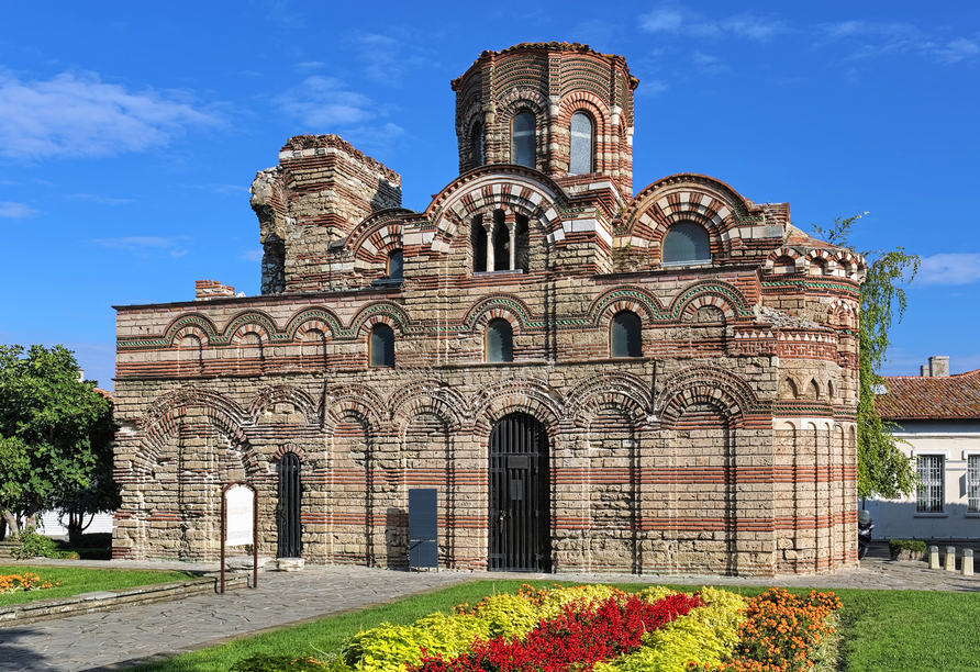 Zu den Sehenswürdigkeiten von Nessebar zählt zum Beispiel die imposante Basilika.