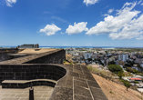 Das Fort Adelaide bietet einen tollen Ausblick auf Port Louis.