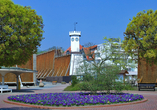Das Gradierwerk im beliebten Kurort Bad Salzuflen reichert die Luft mit Salz an und wirkt sich ähnlich wie Seeluft bei Pollenallergikern und Asthmatikern positiv aus.