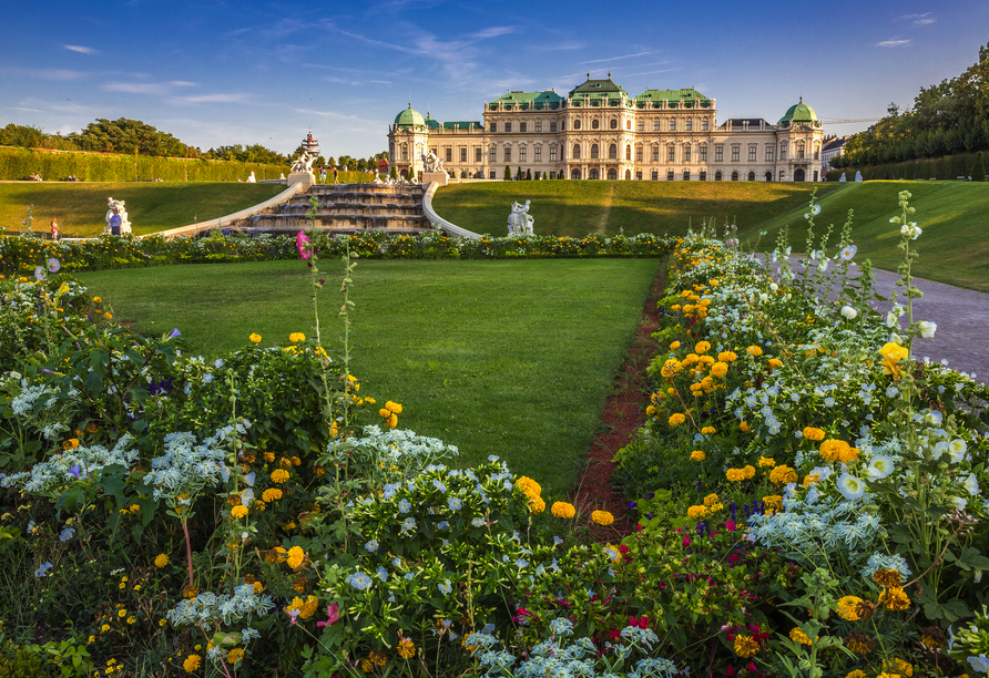 Im Frühling beginnen die Blumen im Schlossgarten Belvedere in Wien zu blühen.