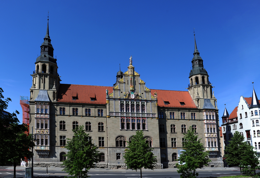 Das Rathaus Halle strahlt in seinem historischen Glanz