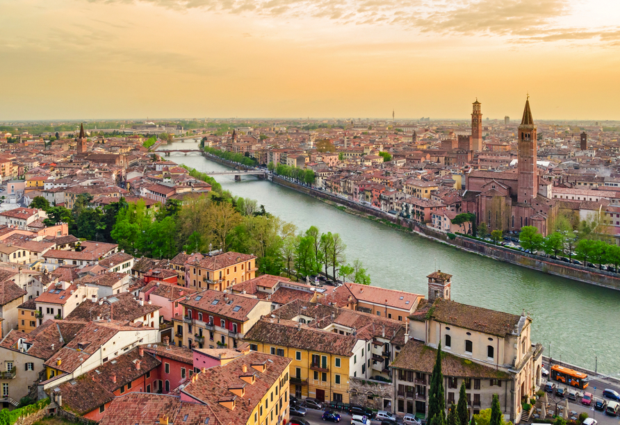Unternehmen Sie einen Ausflug nach Verona, der Stadt von Romeo und Julia.