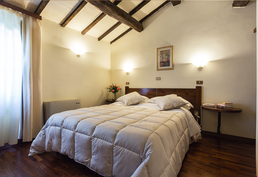 Beispiel eines Doppelzimmers im Hotel Abbazia Collemdio Resort & Spa in Collazzone