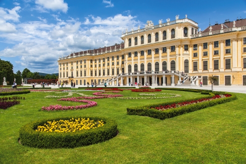 Entdecken Sie das beeindruckende Schloss Schönbrunn mit seinem weitläufigen Schlosspark.