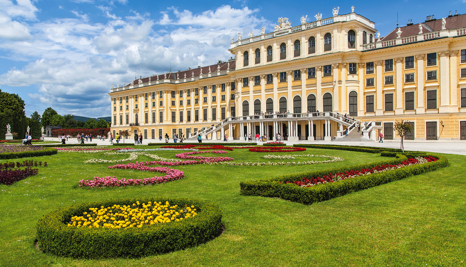Entdecken Sie das beeindruckende Schloss Schönbrunn mit seinem weitläufigen Schlosspark.