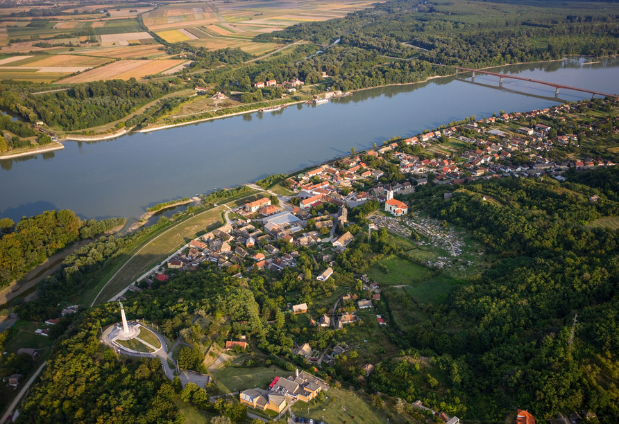 Das kleine Örtchen Batina ist malerisch direkt an der Donau gelegen.