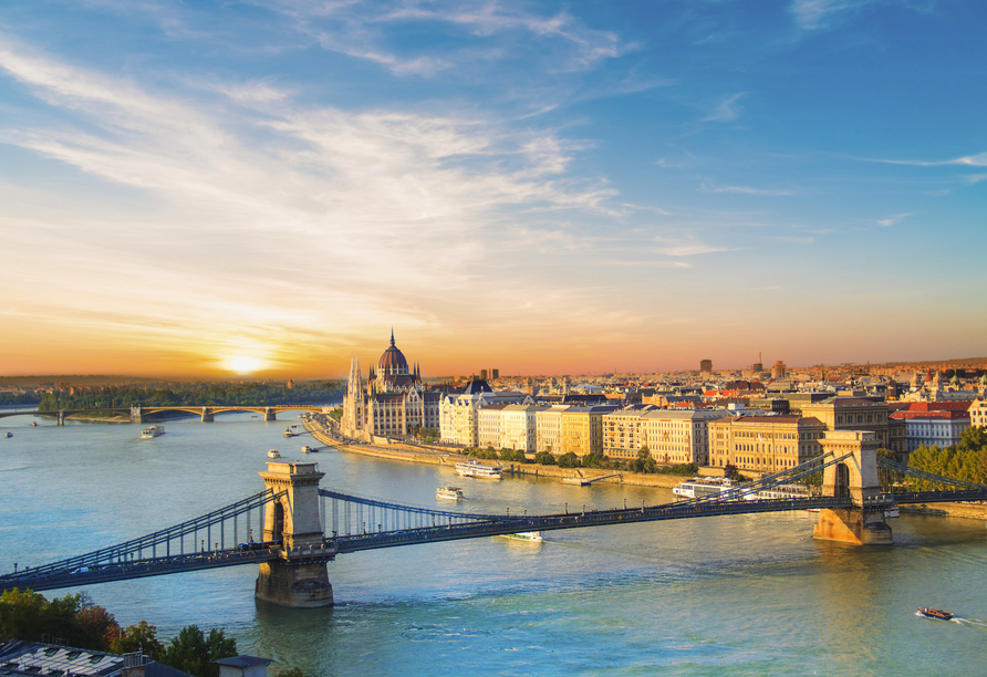 Auch der ungarischen Hauptstadt Budapest statten Sie einen Besuch ab.
