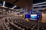 Das Theater an Bord bietet spektakuläre Vorstellungen.