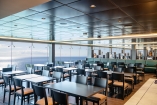 Genießen Sie köstliche Speisen in den vielfältigen Restaurants an Bord.