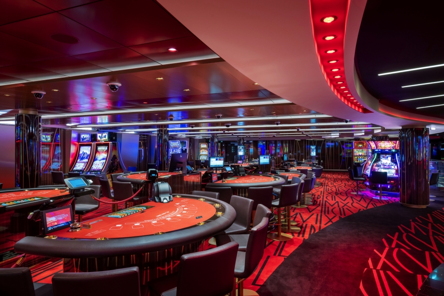 Auch ein Casino darf an Bord nicht fehlen.