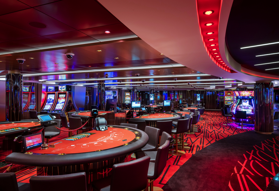 Auch ein Casino darf an Bord nicht fehlen.