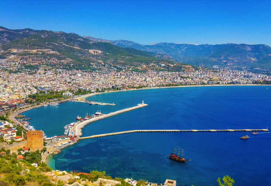 Alanya zählt zu den beliebtesten Badeorten an der Türkischen Riviera.