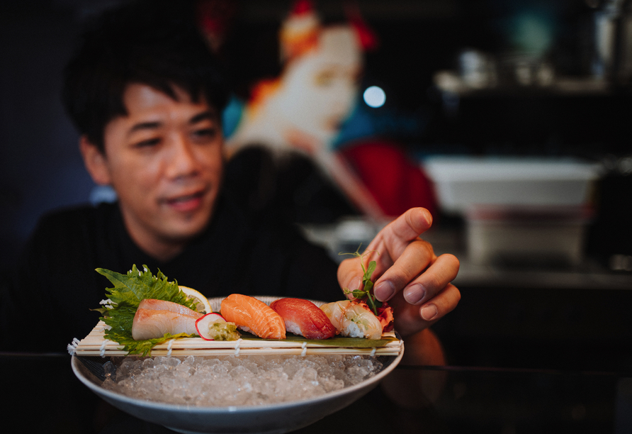Probieren Sie das Sushi aus dem Hotelrestaurant Akaiten.