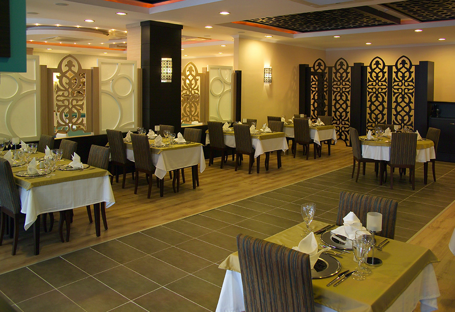 Im Restaurant des Hotels dürfen Sie leckere nationale und internationale Gerichte genießen.