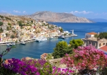Auch die Nachbarinsel Symi wird Sie mit ihren Landschaften verzaubern.