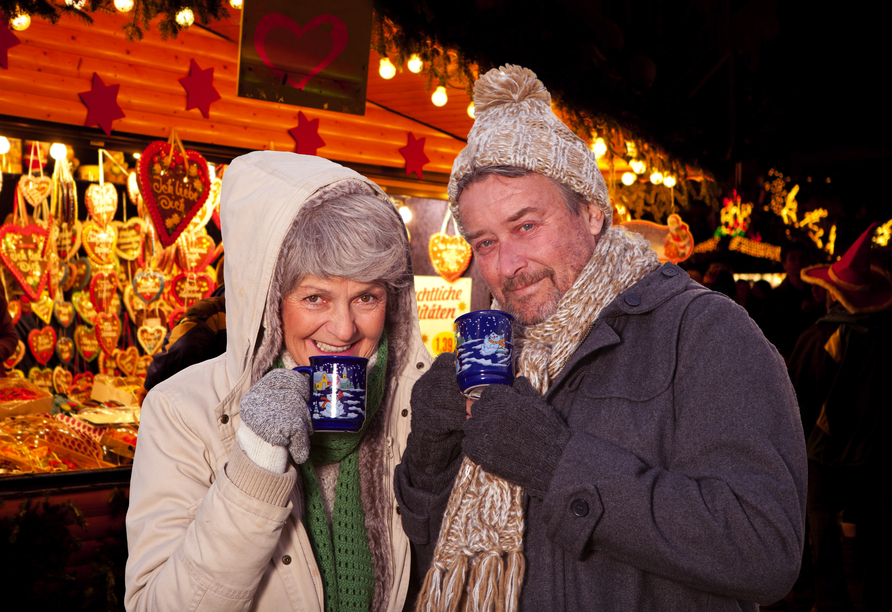 Genießen Sie eine kostenlose Tasse Glühwein auf dem Weihnachtsmarkt von Veitshöchheim.
