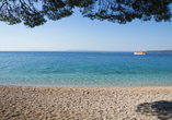 Unmittelbar vor Ihrem Hotel befindet sich der längste Strand der Makarska Riviera,