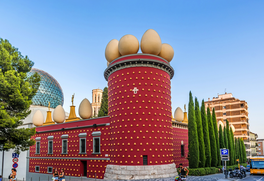 Bestaunen Sie die Kunstwerke des grandiosen Künstlers Salvador Dalí im Theater-Museum in Figueres.
