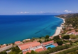 Vom Hotel Santa Lucia wird Ihnen eine beeindruckende Aussicht auf das azurblaue Meer geboten.