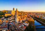In Girona unternehmen Sie einen Stadtrundgang.
