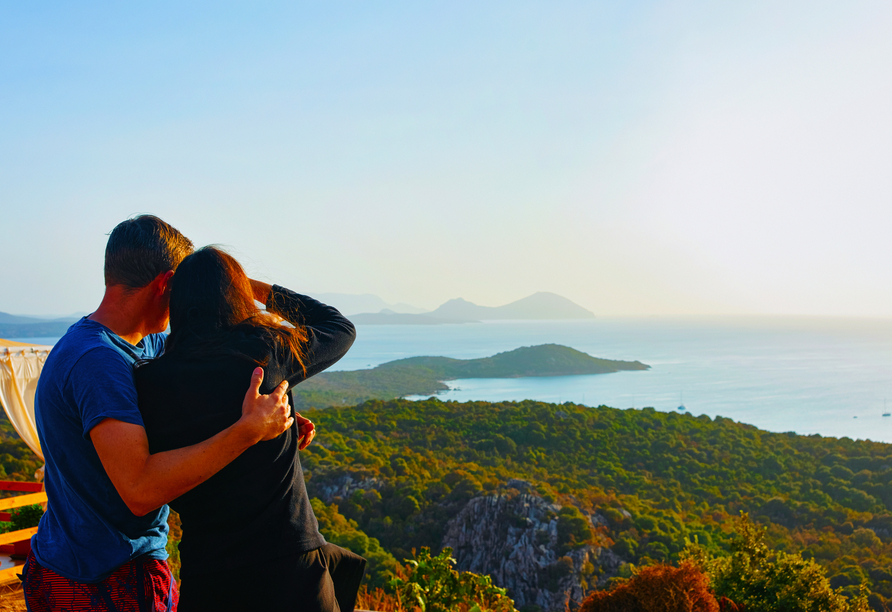Fast 2.000 km Küste mit malerischen Panoramen gibt es auf Sardinien zu entdecken – worauf warten Sie noch?
